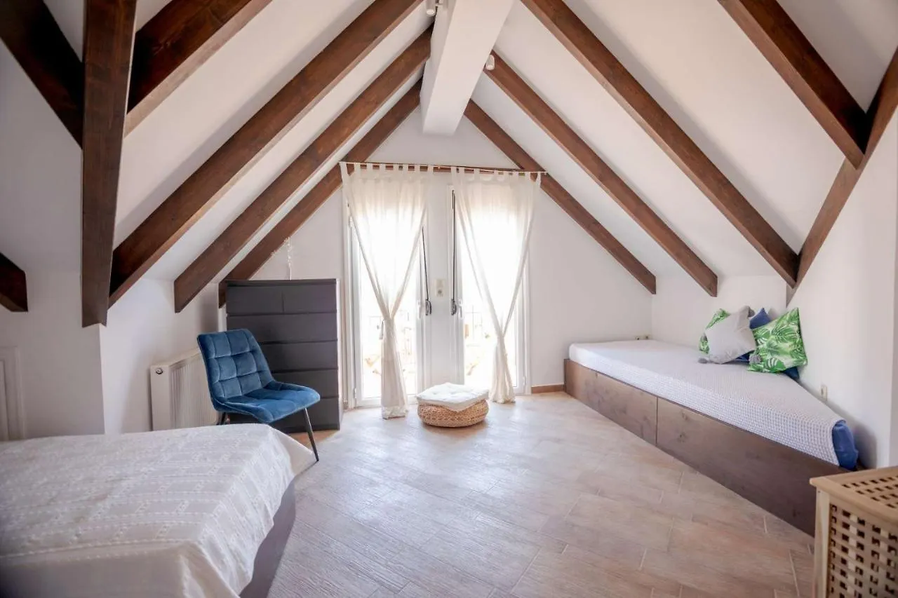 Ten Suns Residence ليكسوري